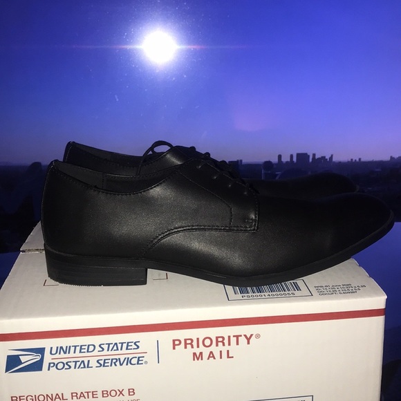 A pair of H&Ms Derby shoes size 10.5 - Picture 7 of 8